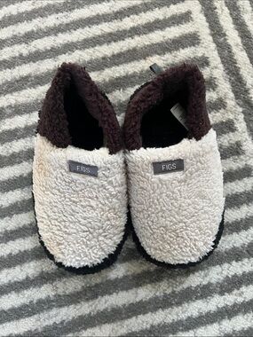 Figs Sherpa slippers size S